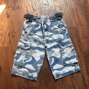 Mini Boden Boys size 8y Camo Cargo shorts